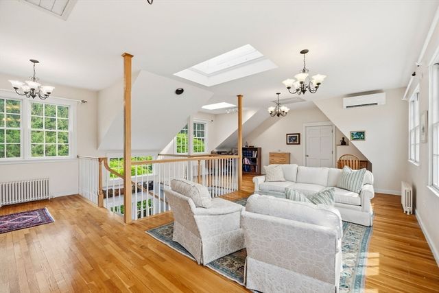 28 S Mill St, Hopkinton, MA 01748