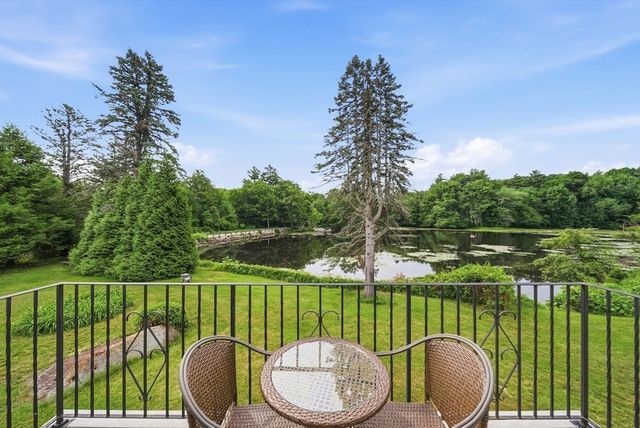 28 S Mill St, Hopkinton, MA 01748