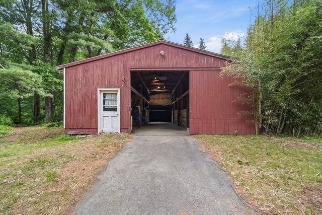 28 S Mill St, Hopkinton, MA 01748