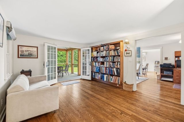 28 S Mill St, Hopkinton, MA 01748