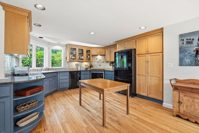 28 S Mill St, Hopkinton, MA 01748