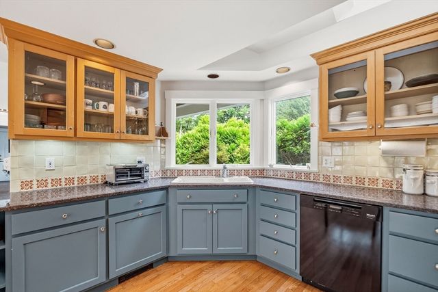 28 S Mill St, Hopkinton, MA 01748