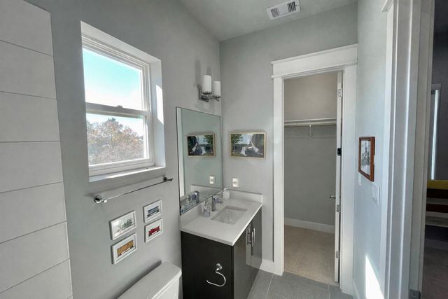 808 Fisher A, Houston, TX 77018