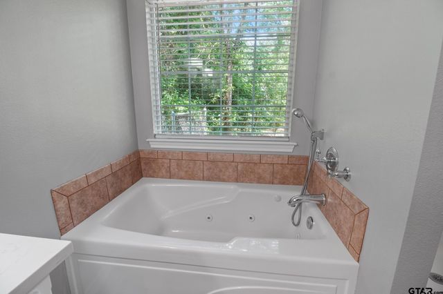17349 Four Winds Way, Flint, TX 75762