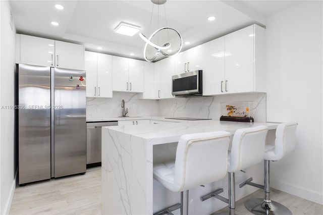 2201 S Ocean Dr 902, Hollywood, FL 33019