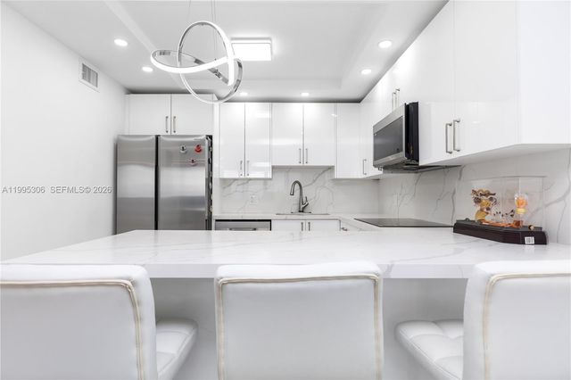 2201 S Ocean Dr 902, Hollywood, FL 33019