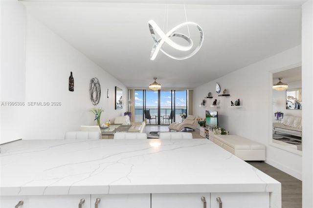 2201 S Ocean Dr 902, Hollywood, FL 33019