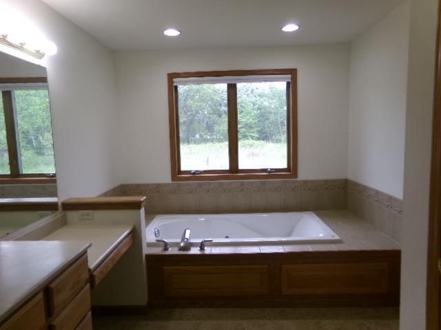 5614 N Vista Lane, Janesville, WI 53548