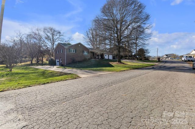 222 Brentwood Drive, Maiden, NC 28650