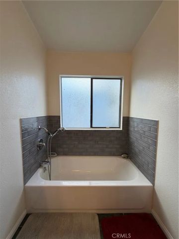 29021 Bouquet Canyon 201, Saugus, CA 91390