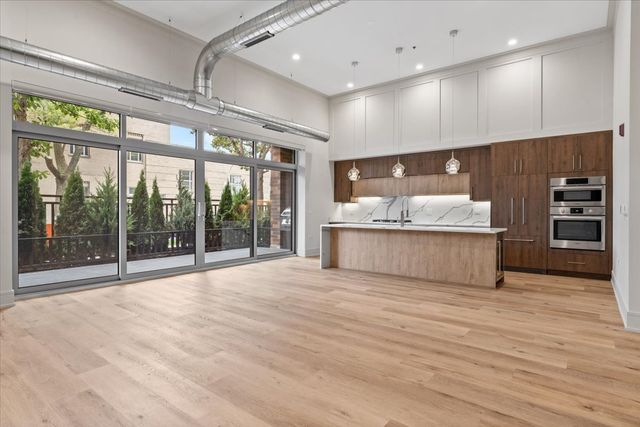 3951 N Wayne Avenue 404, Chicago, IL 60613