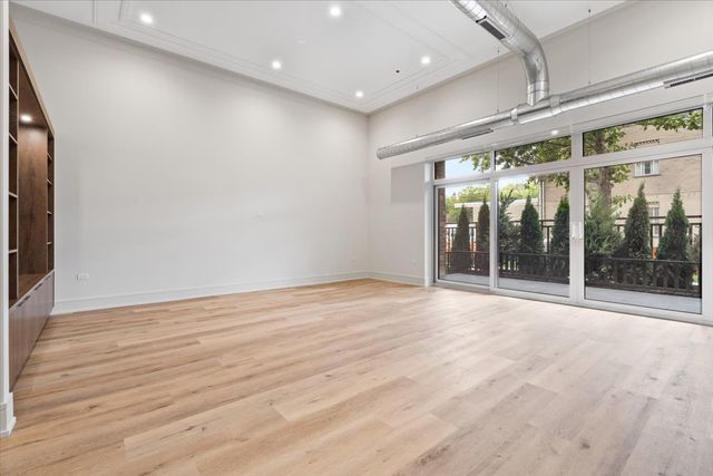 3951 N Wayne Avenue 404, Chicago, IL 60613