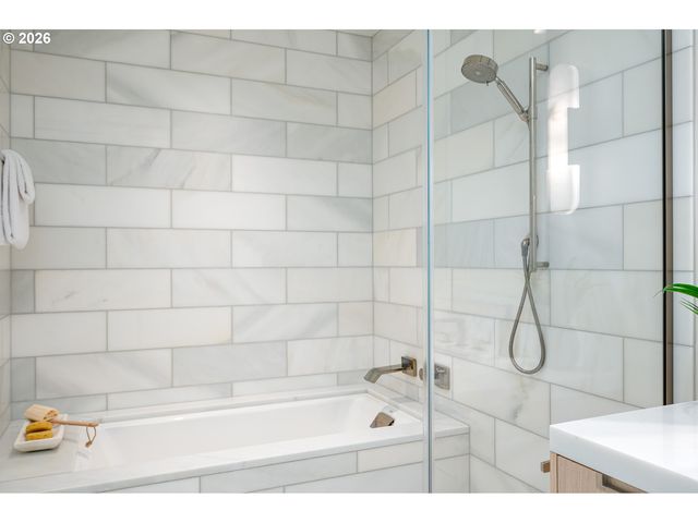 550 Sw 10TH Ave 2303, Portland, OR 97205