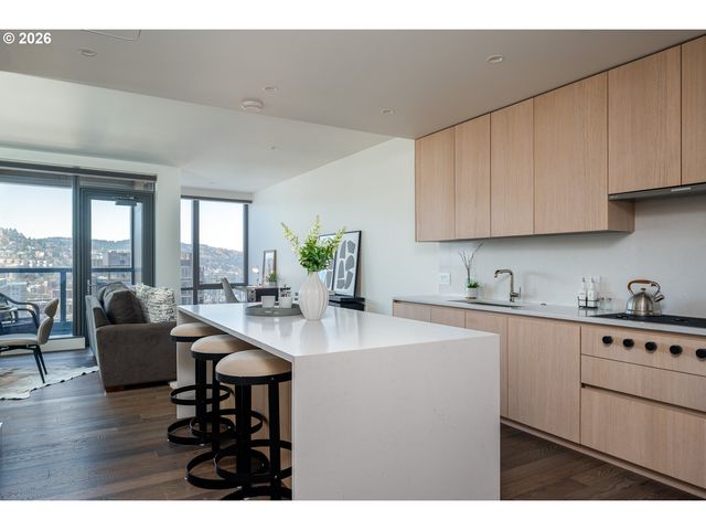 550 Sw 10TH Ave 2303, Portland, OR 97205