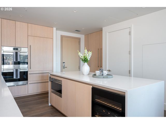 550 Sw 10TH Ave 2303, Portland, OR 97205