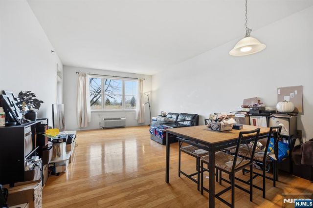 15 Enterprise Court 105, Jersey City, NJ 07305