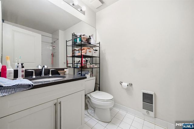 15 Enterprise Court 105, Jersey City, NJ 07305