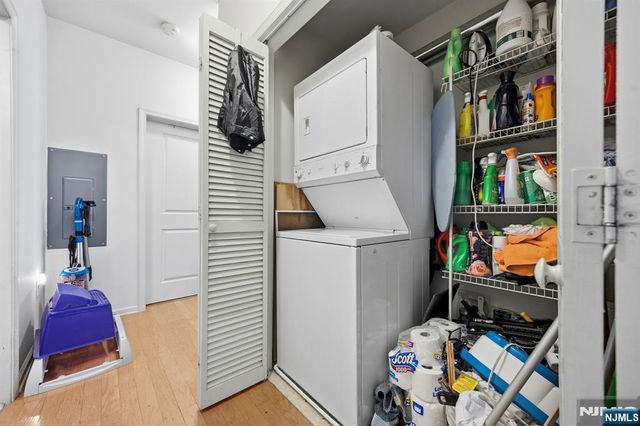 15 Enterprise Court 105, Jersey City, NJ 07305