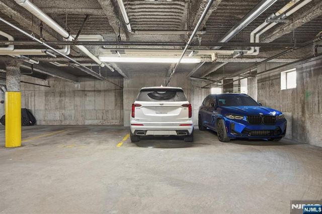 15 Enterprise Court 105, Jersey City, NJ 07305
