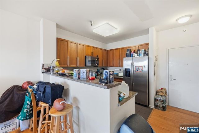 15 Enterprise Court 105, Jersey City, NJ 07305