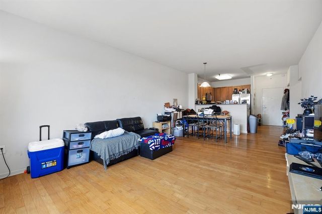 15 Enterprise Court 105, Jersey City, NJ 07305
