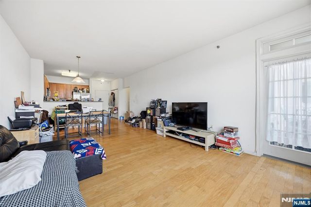 15 Enterprise Court 105, Jersey City, NJ 07305