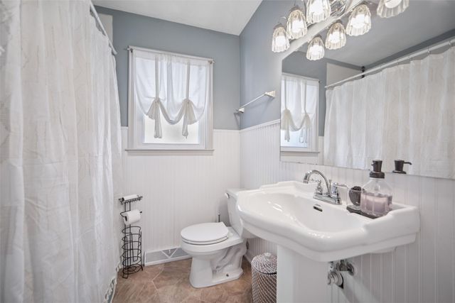 2913 Shadyoak Drive, Des Moines, IA 50310