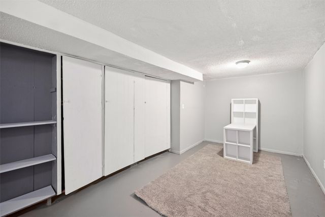 2913 Shadyoak Drive, Des Moines, IA 50310