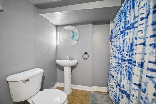 2913 Shadyoak Drive, Des Moines, IA 50310