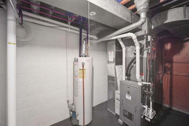 2913 Shadyoak Drive, Des Moines, IA 50310