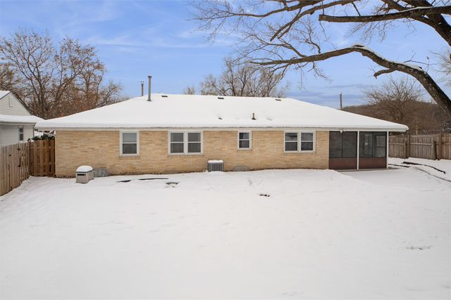 2913 Shadyoak Drive, Des Moines, IA 50310