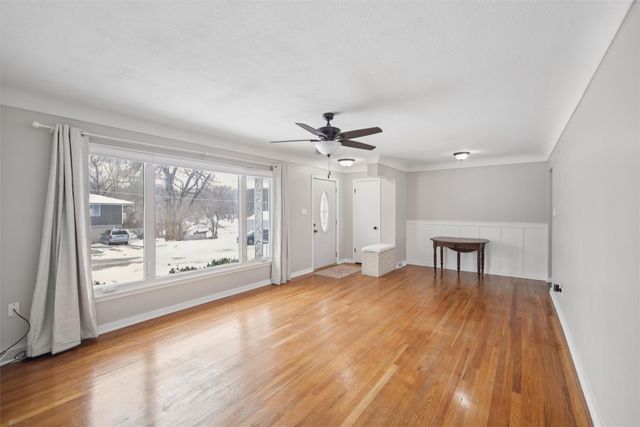 2913 Shadyoak Drive, Des Moines, IA 50310