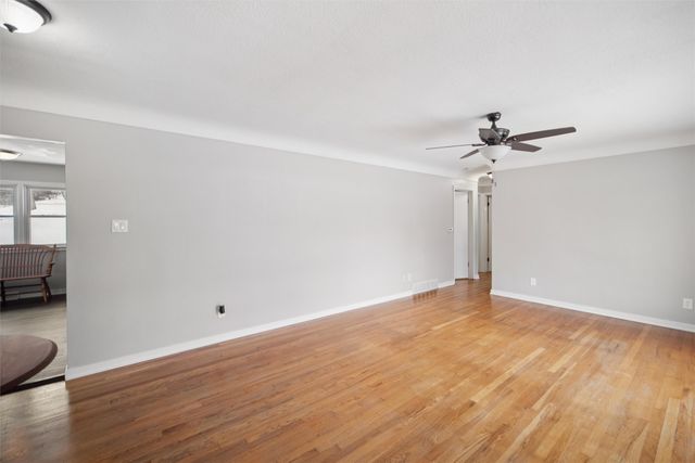 2913 Shadyoak Drive, Des Moines, IA 50310