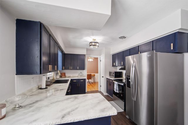 2913 Shadyoak Drive, Des Moines, IA 50310