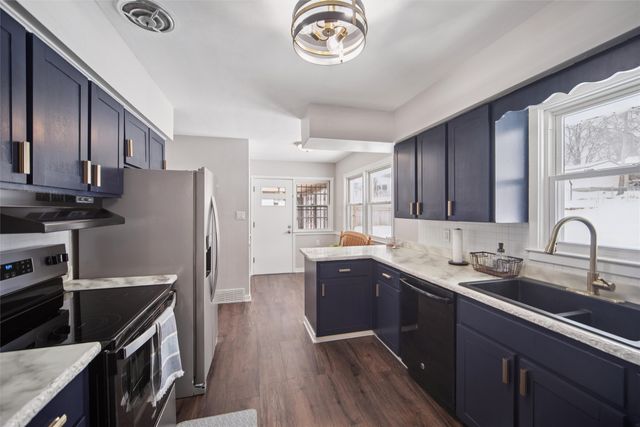 2913 Shadyoak Drive, Des Moines, IA 50310