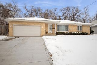 2913 Shadyoak Drive, Des Moines, IA 50310