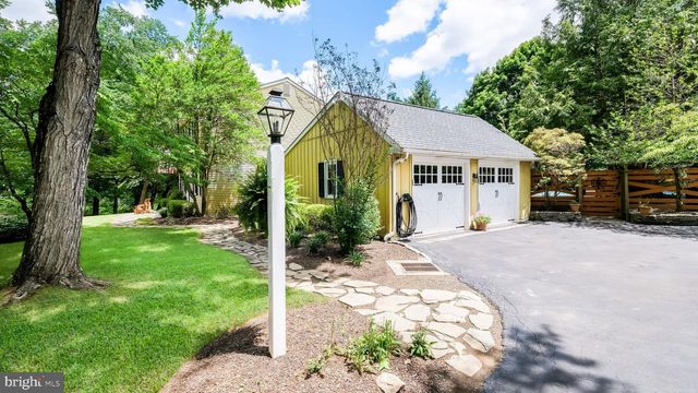 17 STRINGER DR, Doylestown, PA 18901