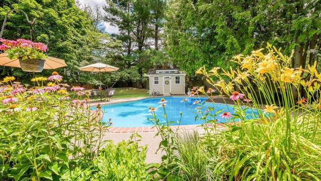 17 STRINGER DR, Doylestown, PA 18901