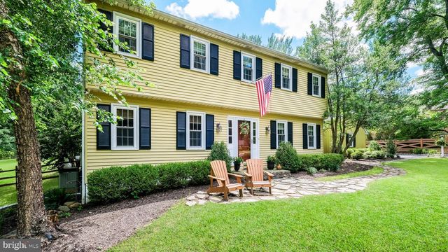 17 STRINGER DR, Doylestown, PA 18901