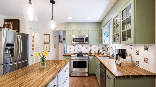 17 STRINGER DR, Doylestown, PA 18901