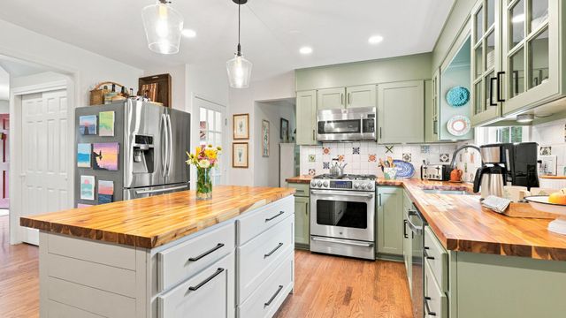 17 STRINGER DR, Doylestown, PA 18901