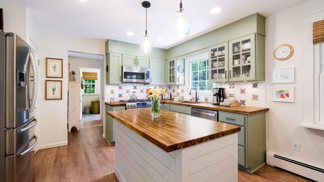17 STRINGER DR, Doylestown, PA 18901