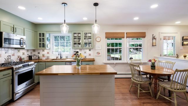 17 STRINGER DR, Doylestown, PA 18901