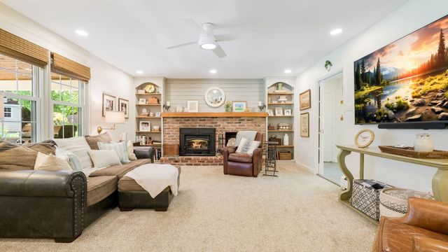 17 STRINGER DR, Doylestown, PA 18901