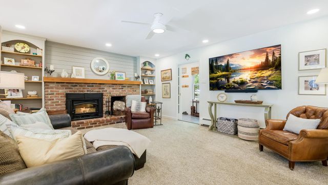 17 STRINGER DR, Doylestown, PA 18901