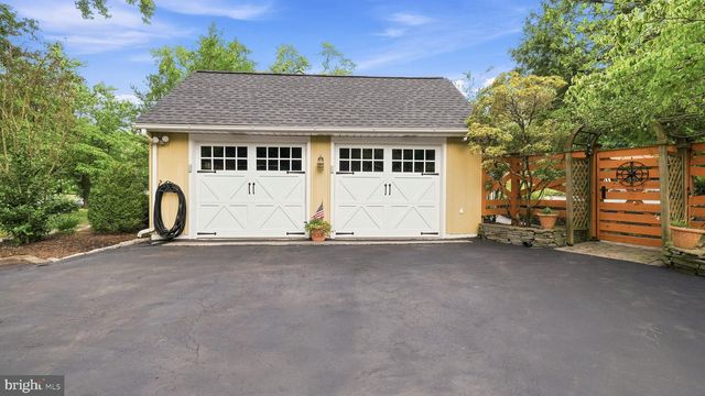 17 STRINGER DR, Doylestown, PA 18901