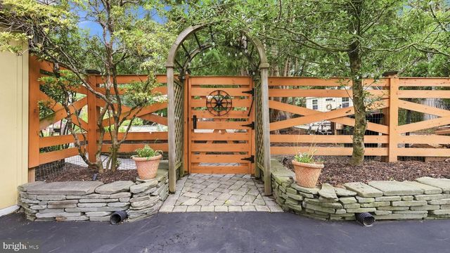 17 STRINGER DR, Doylestown, PA 18901