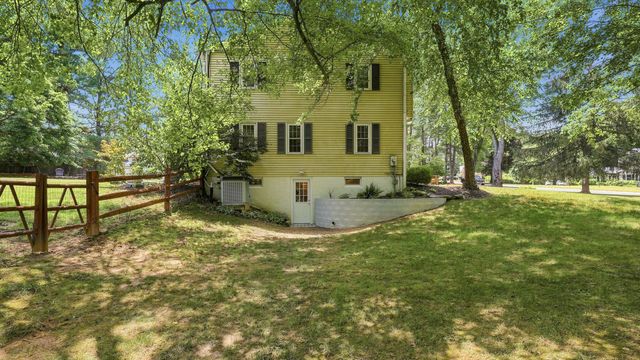 17 STRINGER DR, Doylestown, PA 18901