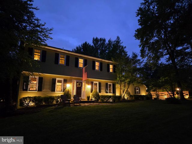 17 STRINGER DR, Doylestown, PA 18901