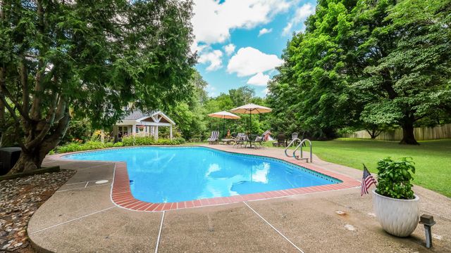 17 STRINGER DR, Doylestown, PA 18901